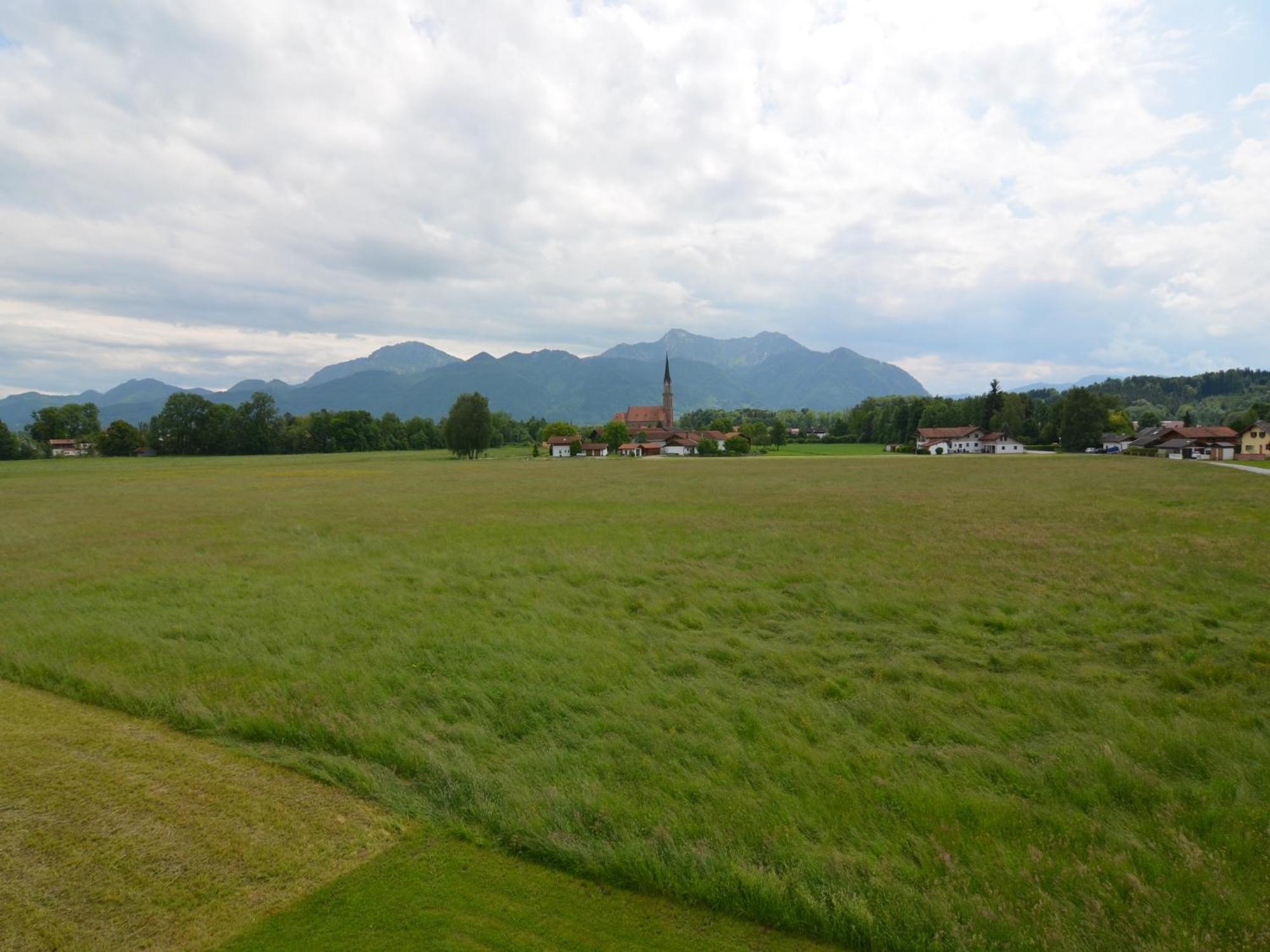 Alluring Holiday Home In Ubersee With Whirlpool Екстериор снимка