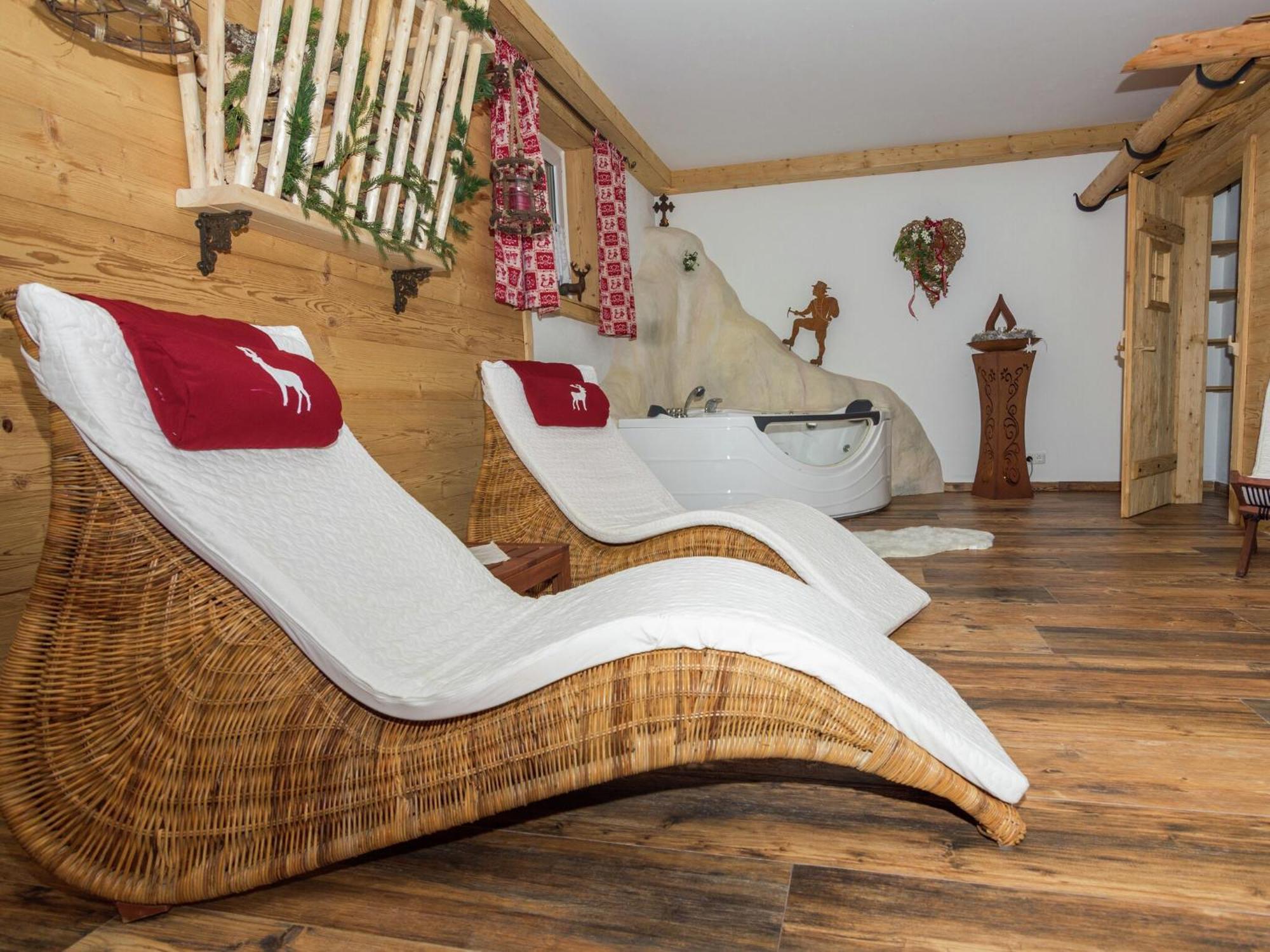 Alluring Holiday Home In Ubersee With Whirlpool Екстериор снимка