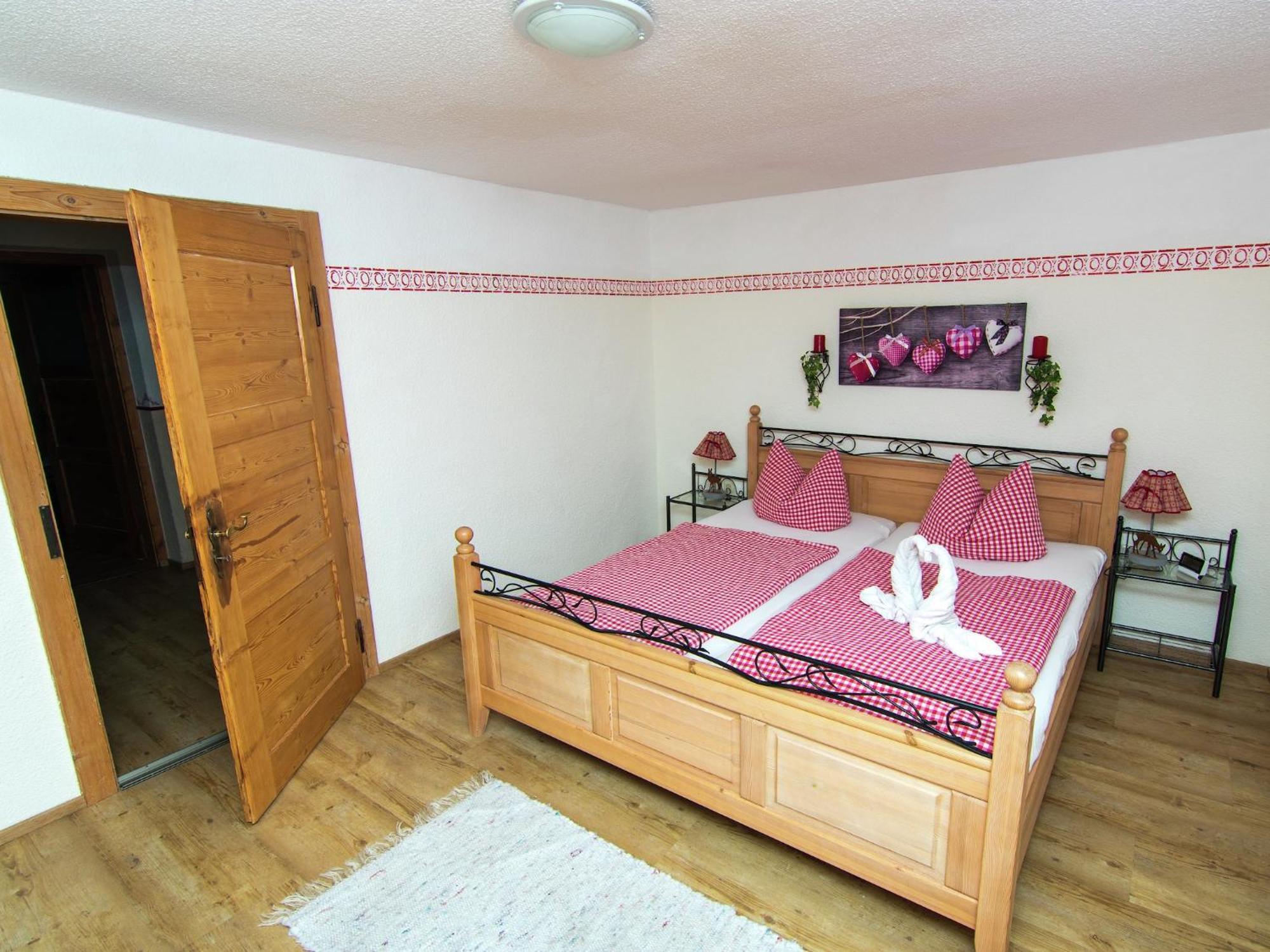 Alluring Holiday Home In Ubersee With Whirlpool Екстериор снимка