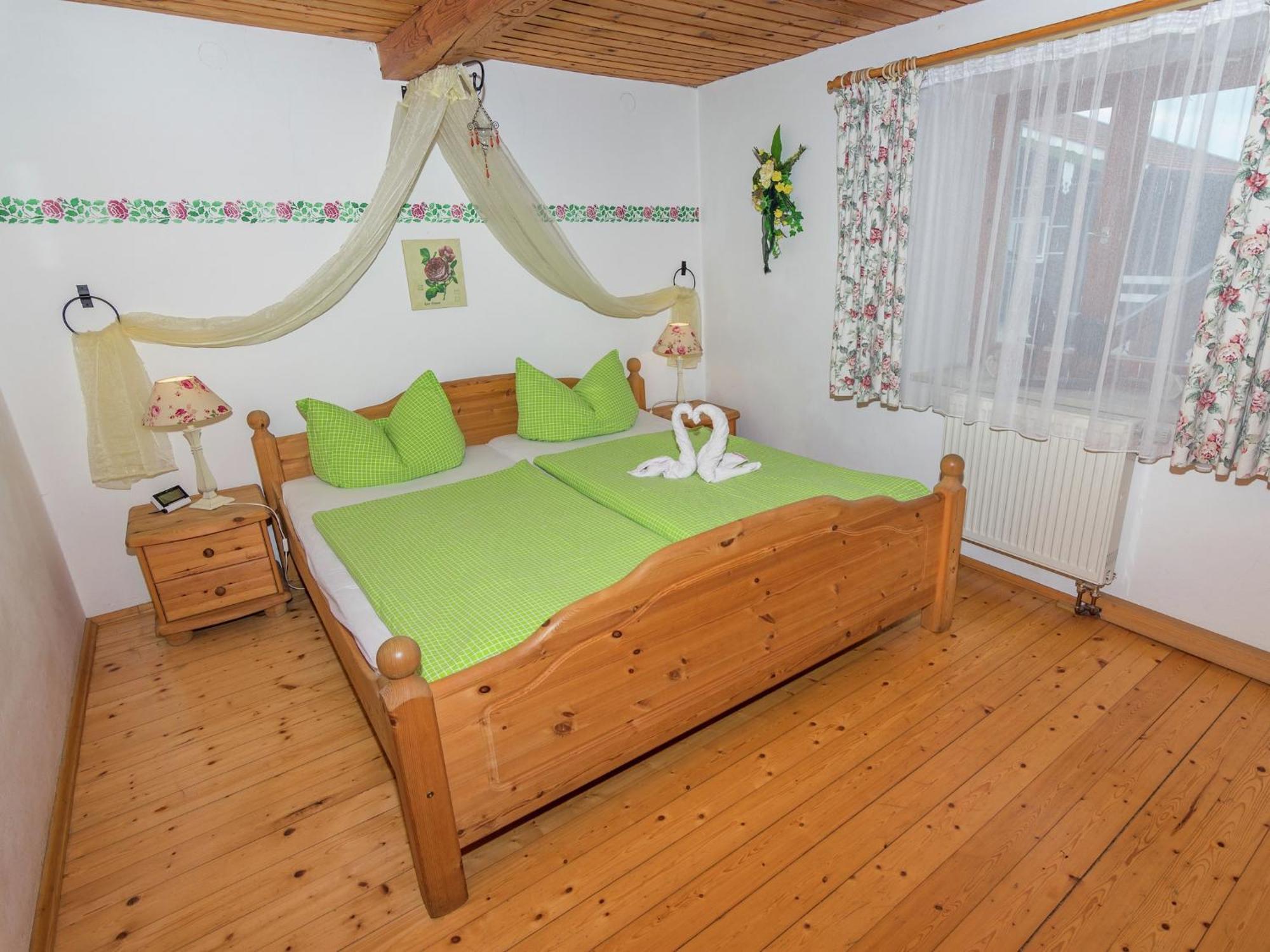 Alluring Holiday Home In Ubersee With Whirlpool Екстериор снимка