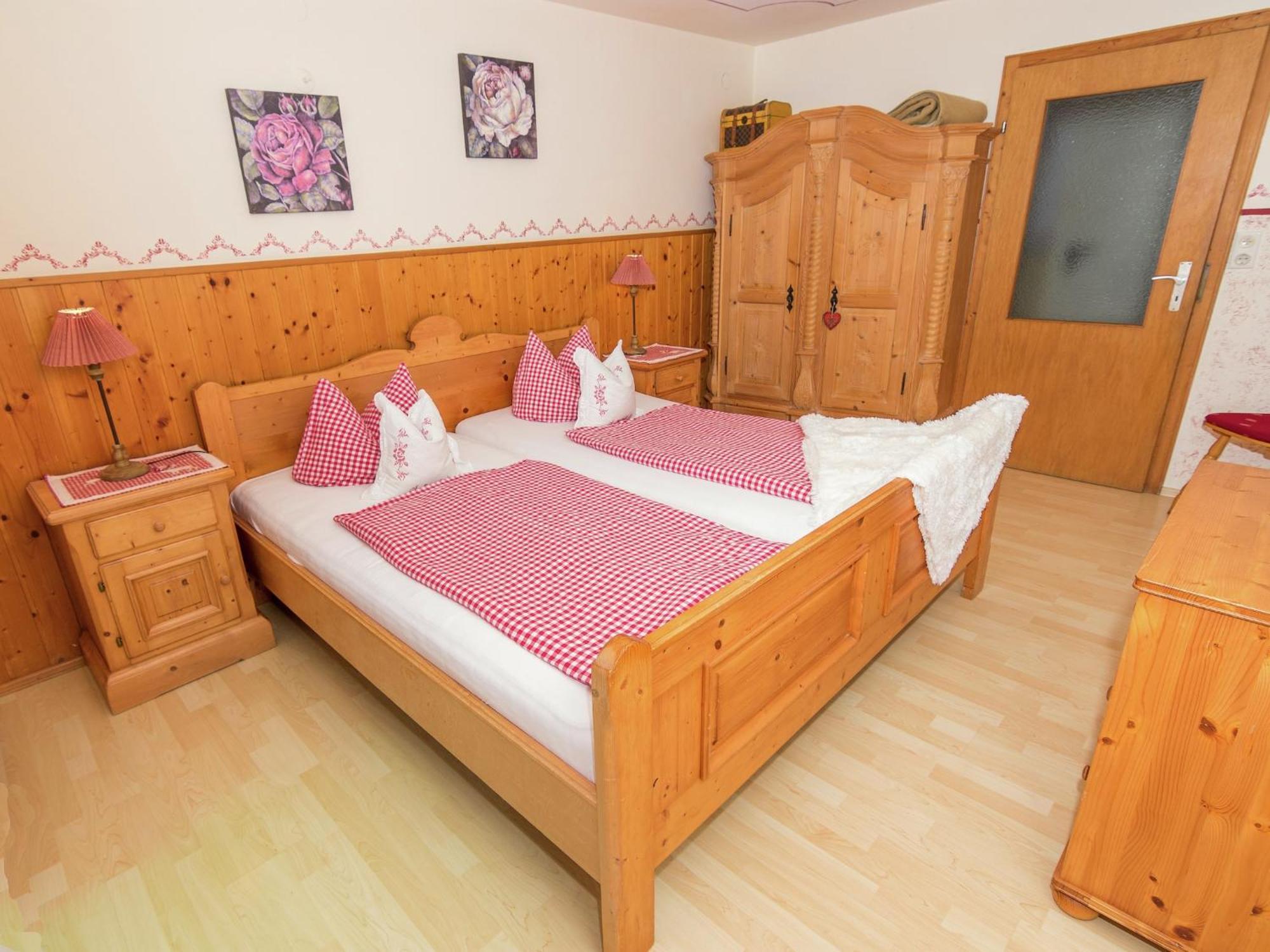 Alluring Holiday Home In Ubersee With Whirlpool Екстериор снимка
