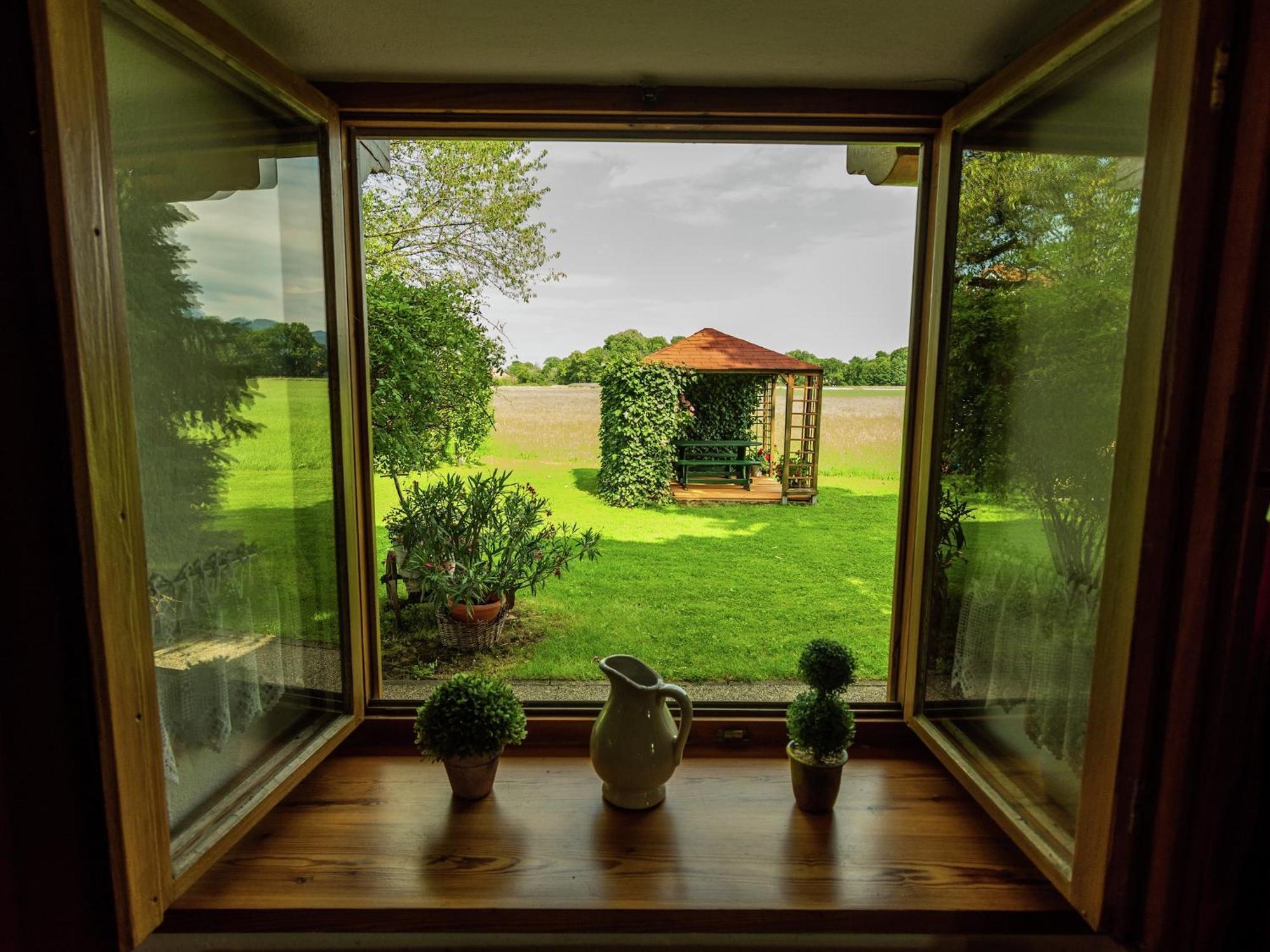 Alluring Holiday Home In Ubersee With Whirlpool Екстериор снимка