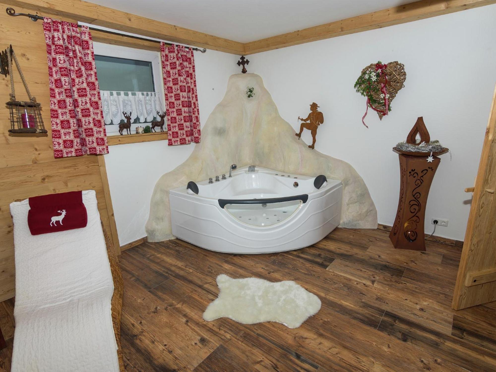 Alluring Holiday Home In Ubersee With Whirlpool Екстериор снимка