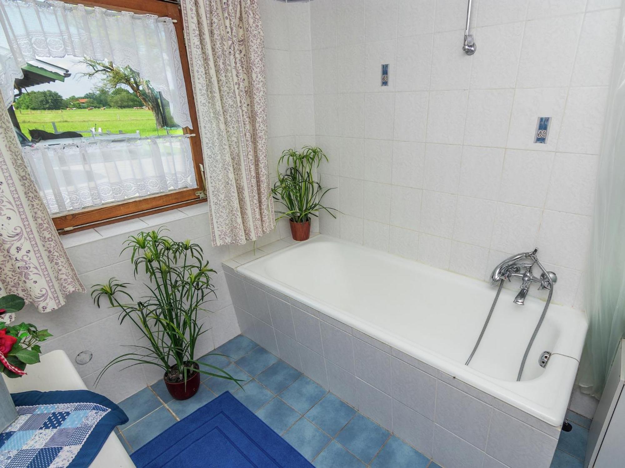 Alluring Holiday Home In Ubersee With Whirlpool Екстериор снимка