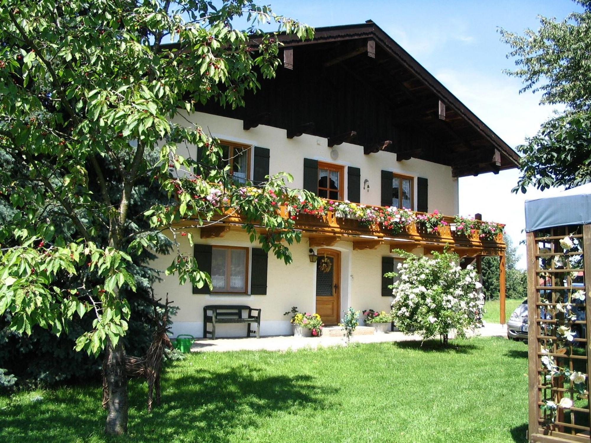 Alluring Holiday Home In Ubersee With Whirlpool Екстериор снимка
